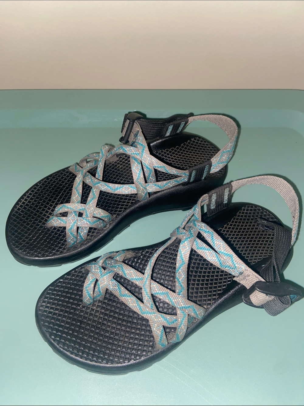 Women's Chaco Vibram Gray & Teal Strappy Outdoor Sandals Size 6W